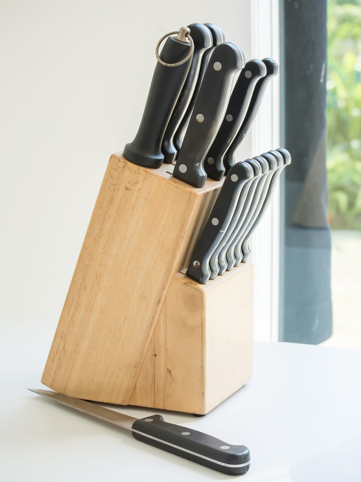 5 Must Have Kitchen Knife Sets for Cooking Enthusiasts