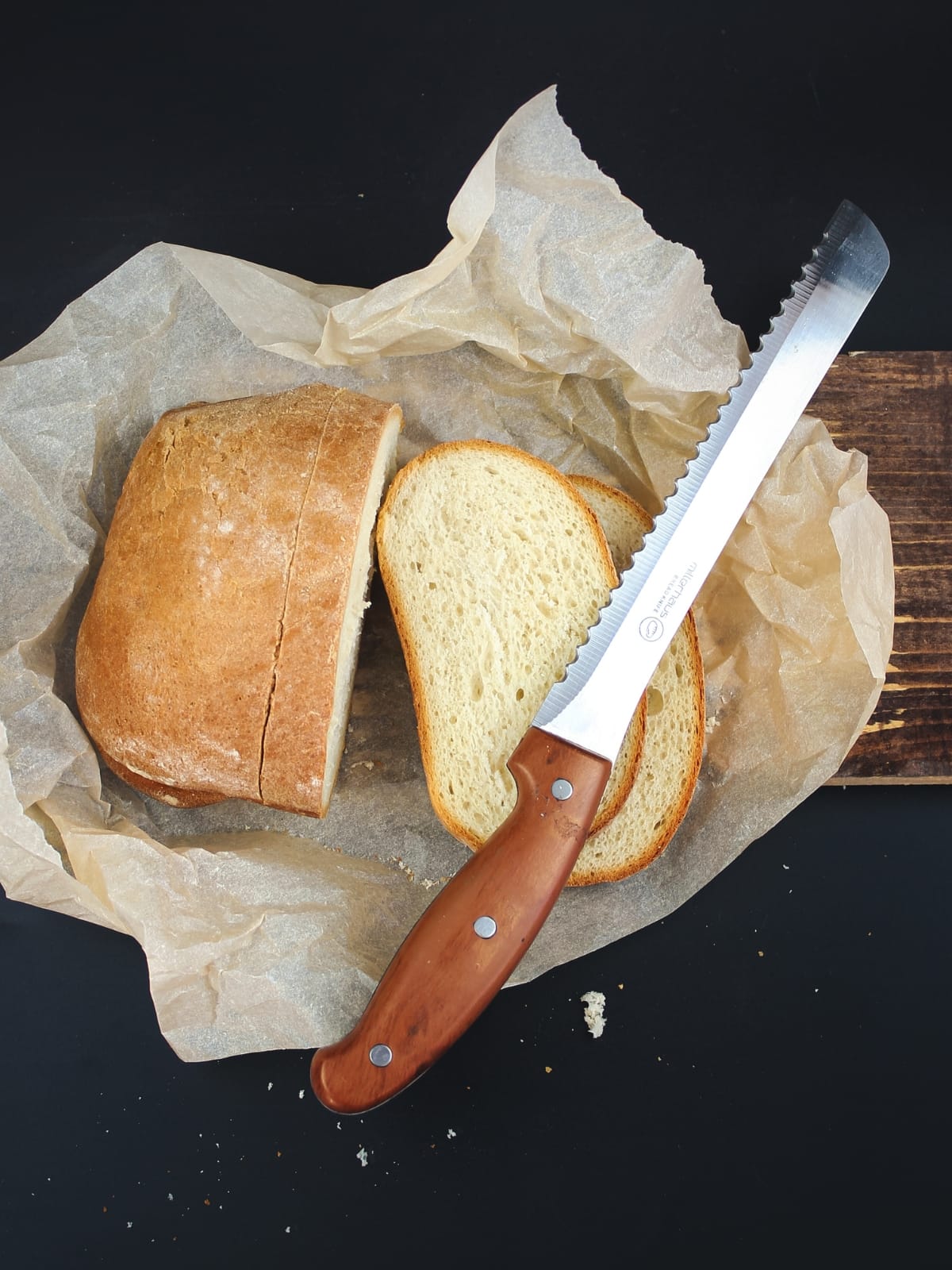 What Is a Bread Knife?
