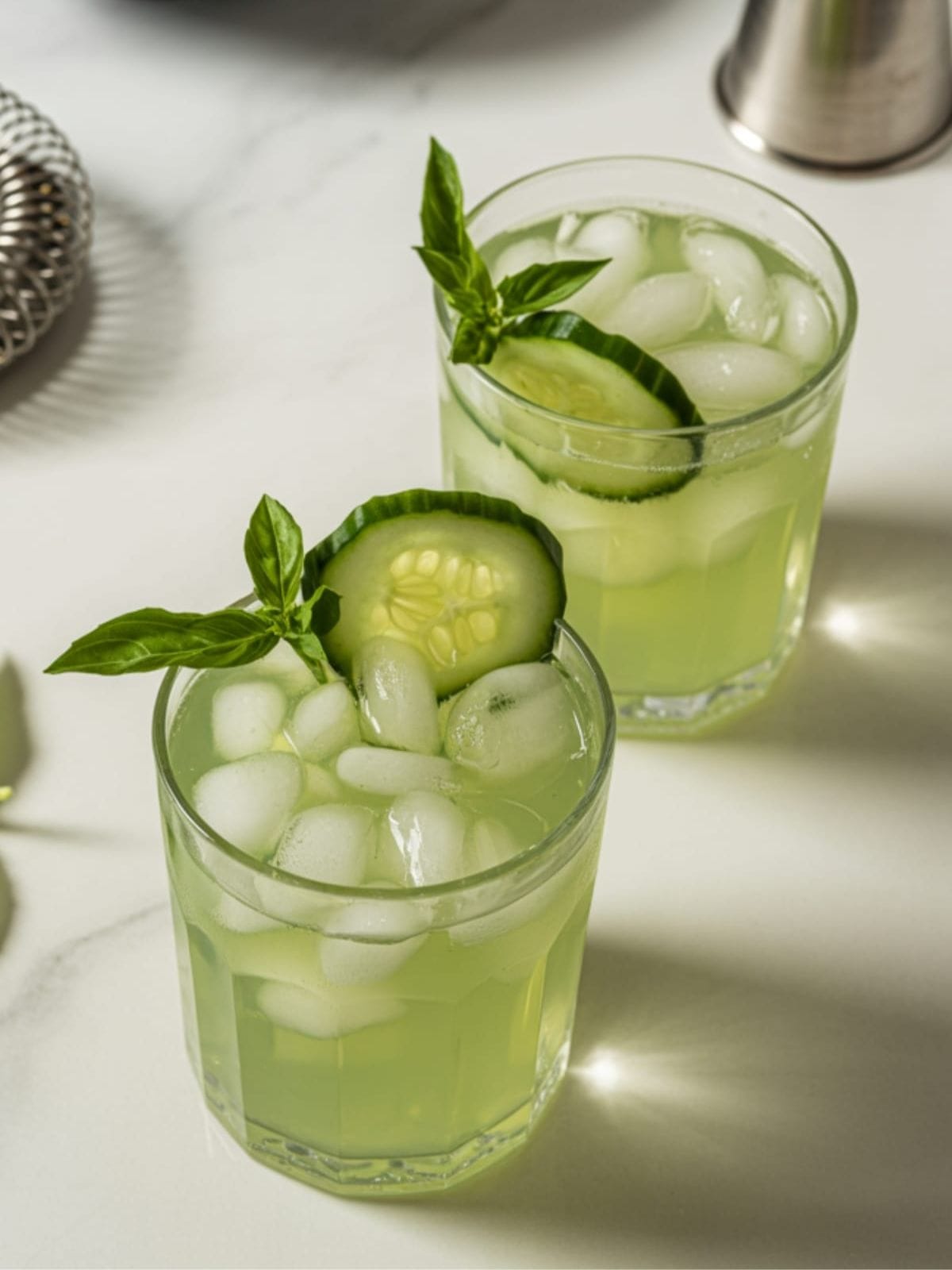 Refreshing Cucumber Basil Smash - The Ultimate Summer Gin Cocktail