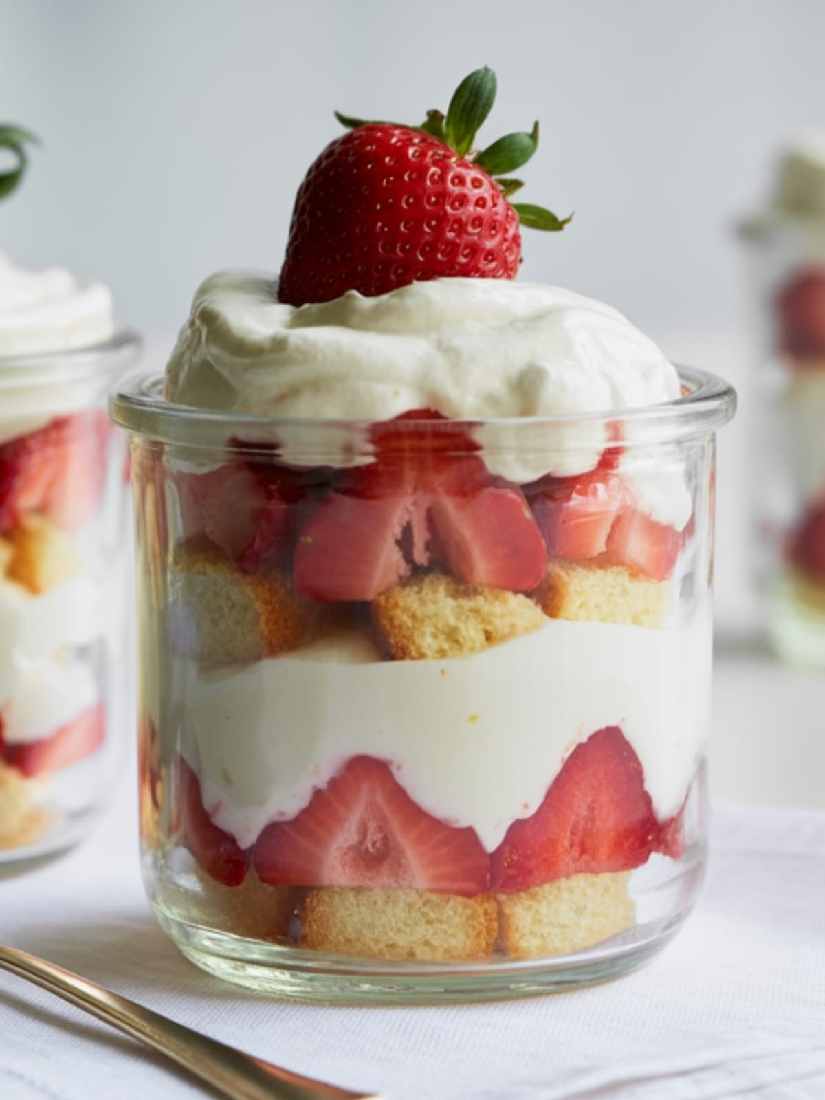 Easy Strawberry Shortcake Trifles—Mason Jar Desserts